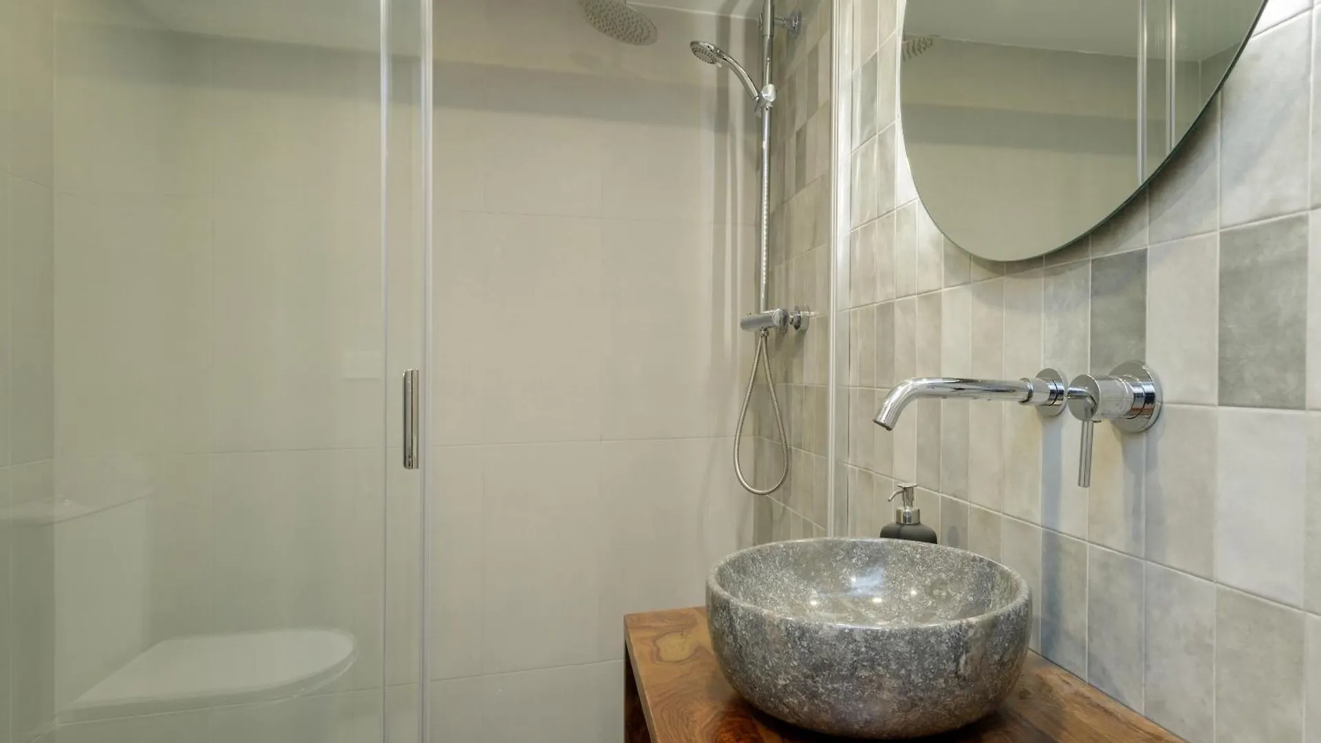Unique Living Born Apartments & Studios Barcelona