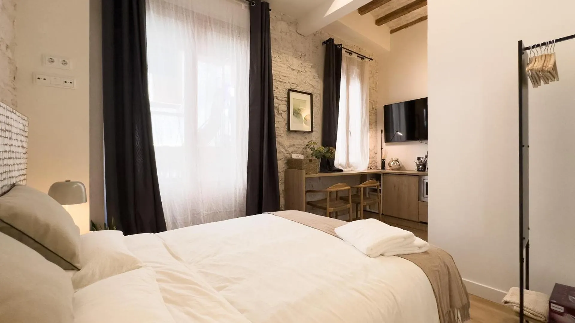 Unique Living Born Apartments & Studios Barcelona 0*,  Spain